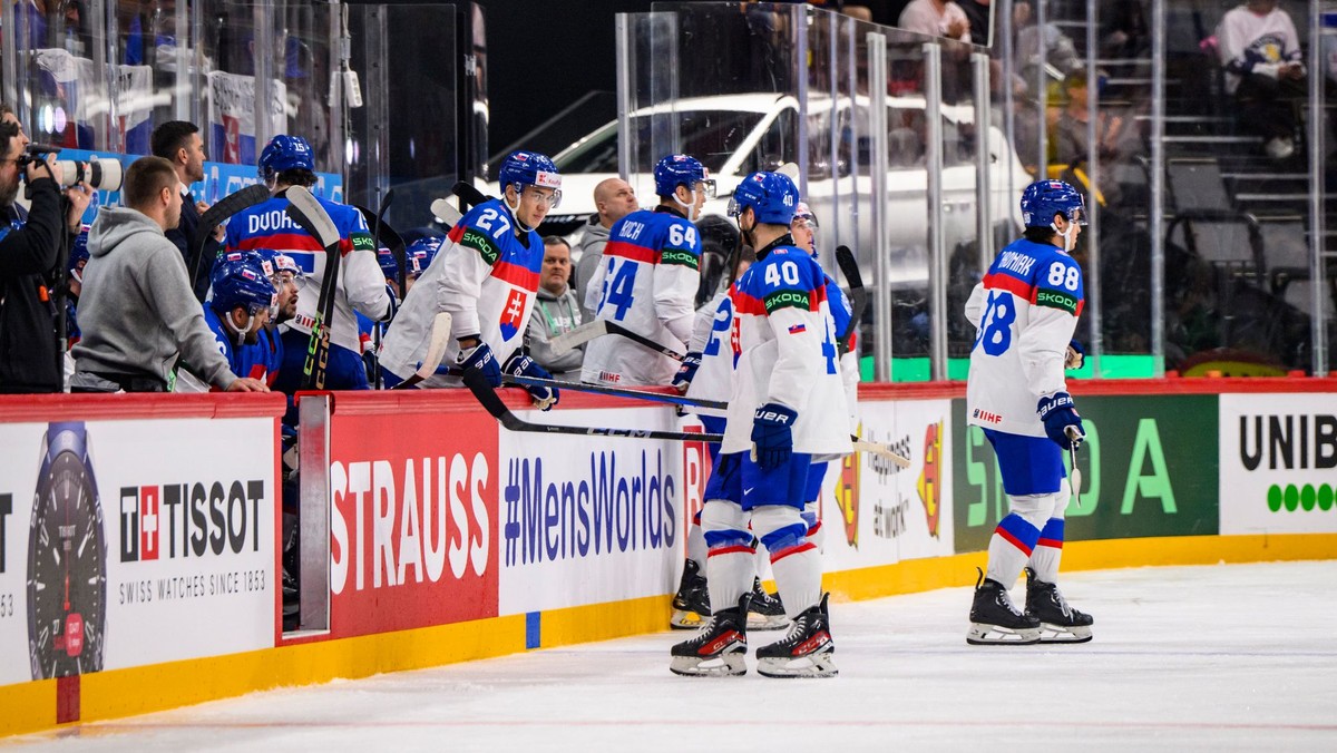 Slovenskí hokejisti v zápase Slovensko - Fínsko na MS v hokeji 2025. 