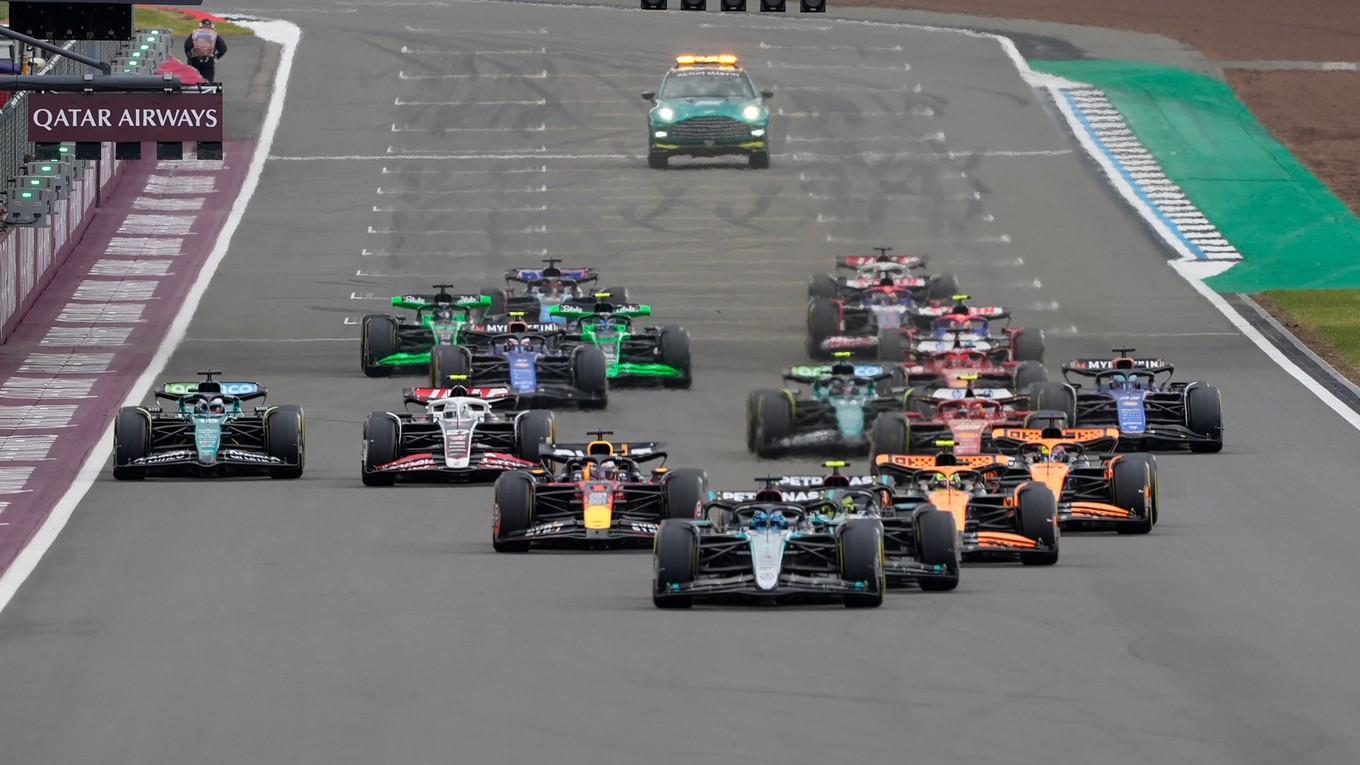 Jazdci F1 počas Veľkej ceny Veľkej Británie. 