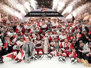 Carolina Hurricanes získala Stanley Cup. 