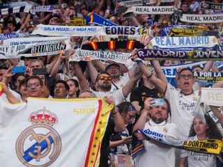 Fanúšikovia Realu Madrid počas finále Ligy majstrov proti Borussii Dortmund.