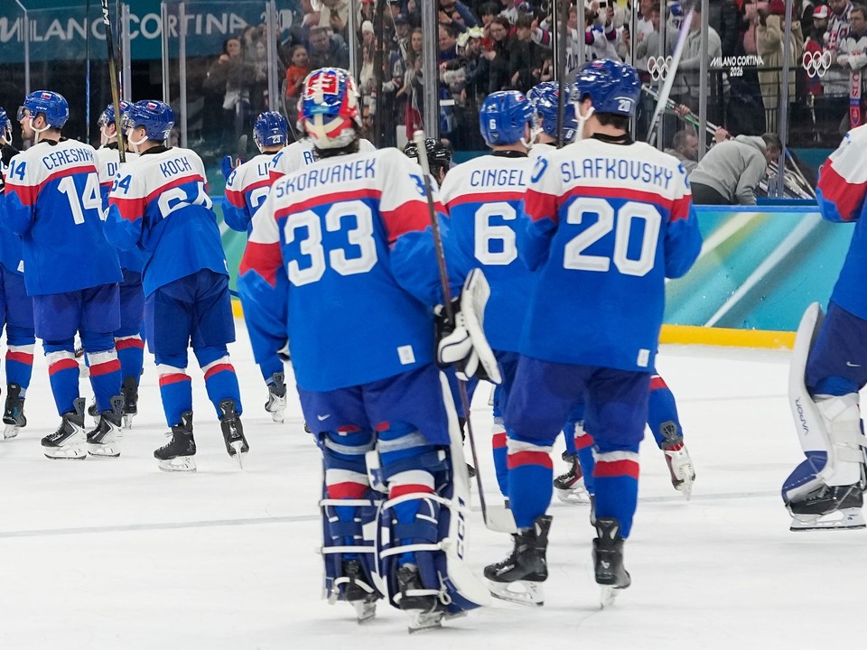 Hokejisti Slovenska po zápase Slovensko - USA v semifinále ZOH 2026.