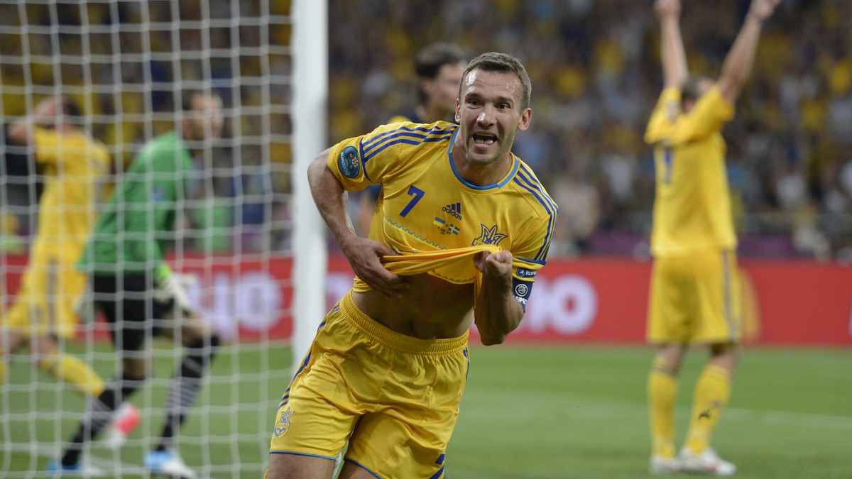 Andrij Ševčenko sa teší z gólu do siete Švédska na EURO 2012. 