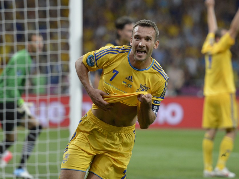 Andrij Ševčenko sa teší z gólu do siete Švédska na EURO 2012. 