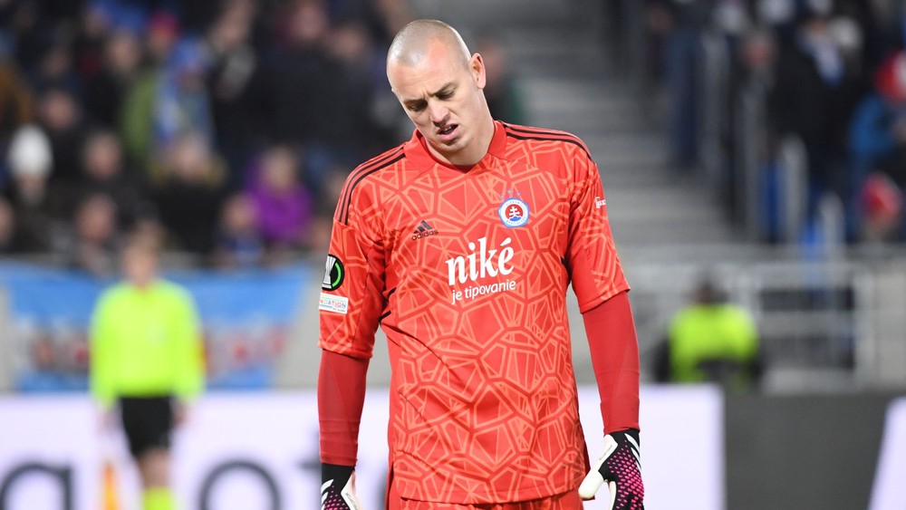 Slovak Goalkeeper Adrián Chovan Leaves Slovan Bratislava: Contract Termination and Career Update