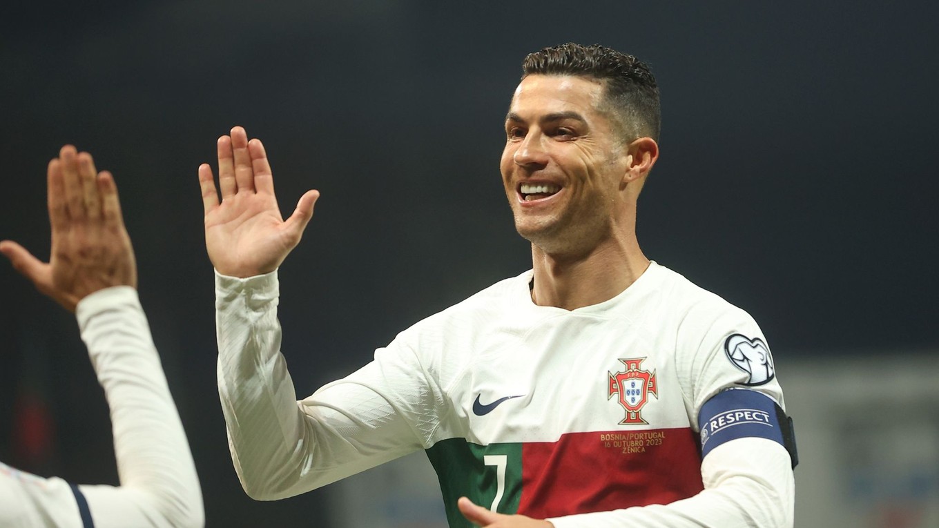 Cristiano Ronaldo sa teší po strelenom góle v zápase Portugalsko - Bosna a Hercegovina v kvalifikácii EURO 2024.