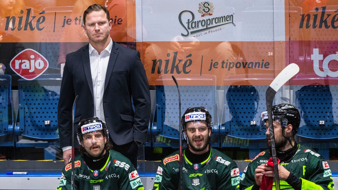 Tréner Vlci Žilina Milan Bartovič na striedačke počas 16. kola Tipos extraligy HC Slovan Bratislava - Vlci Žilina.