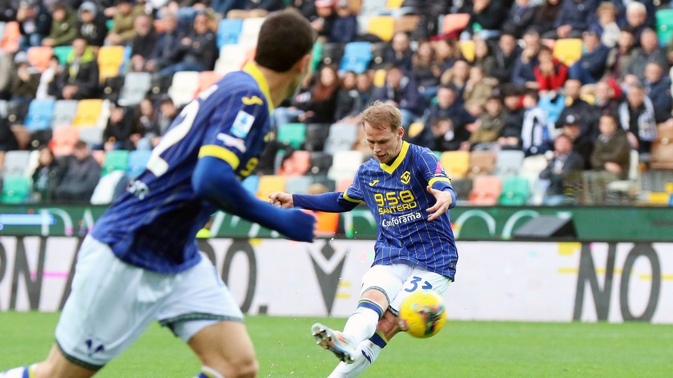 Slovenský futbalista Ondrej Duda v drese Hellasu Verona.