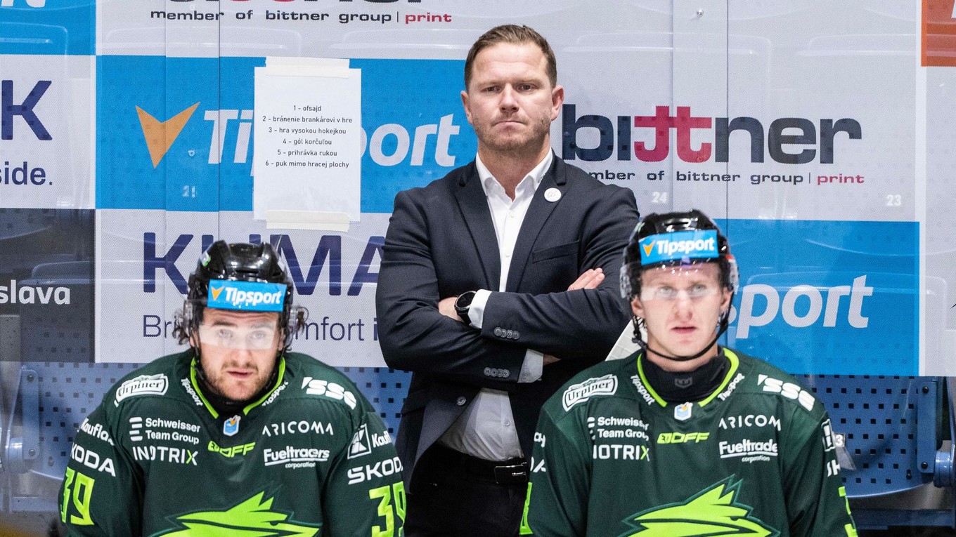 Tréner Vlci Žilina Milan Bartovič.