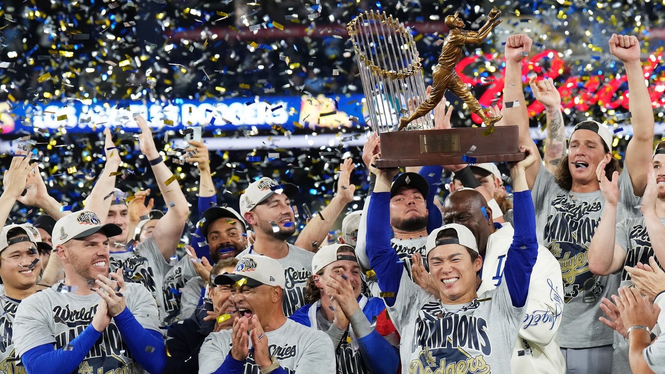 Hráči Los Angeles Dodgers oslavujú titul.
