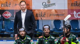 Tréner Vlci Žilina Milan Bartovič na striedačke počas 16. kola Tipos extraligy HC Slovan Bratislava - Vlci Žilina.