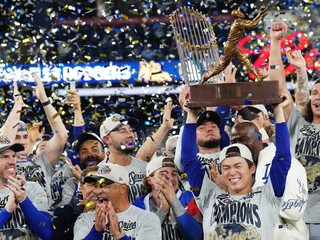 Hráči Los Angeles Dodgers oslavujú titul.