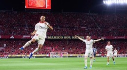Alexis Sánchez oslavuje gól.