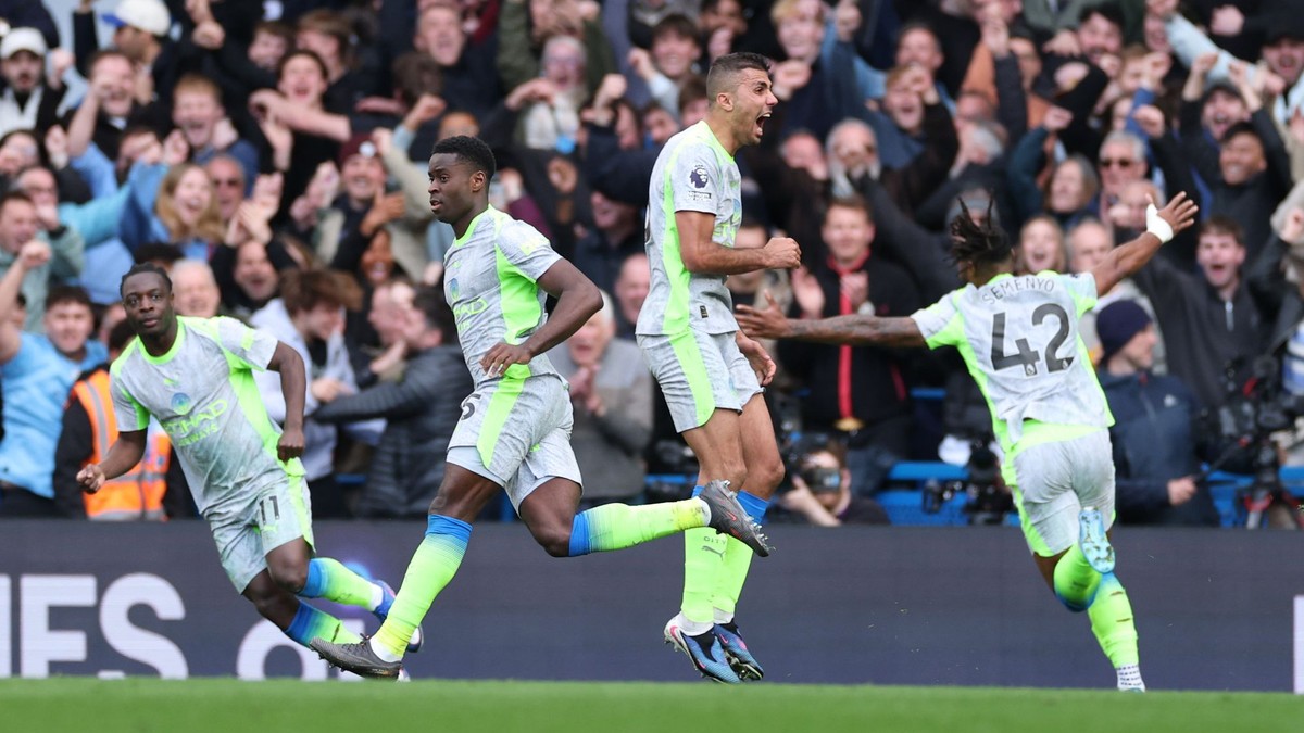 Hráči Manchestru City sa tešia z gólu.