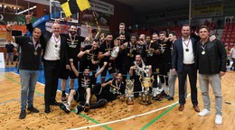 Basketbalisti Interu Bratislava na konci sezóny 2018/2019, keď získali piaty slovenský titul.