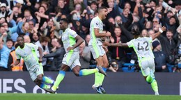 Hráči Manchestru City sa tešia z gólu.