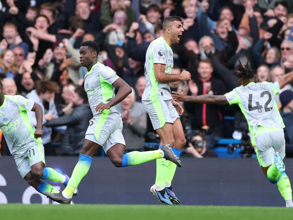Hráči Manchestru City sa tešia z gólu.