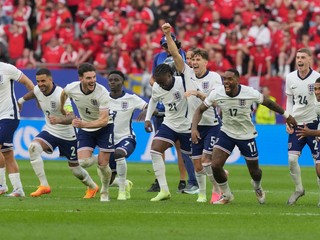 Radosť hráčov Anglicka po postupe do semifinále EURO 2024.