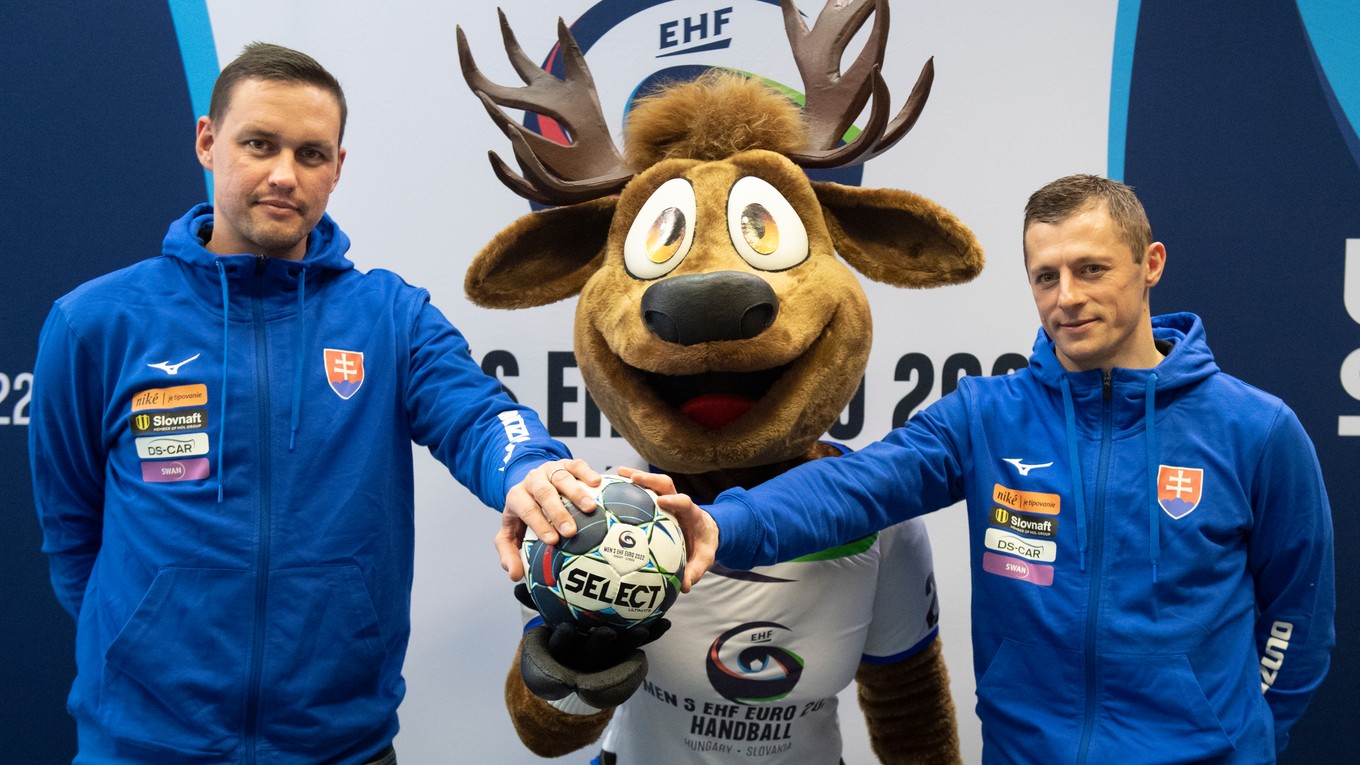 Ľubomír Ďuriš (vpravo) a tréner Peter Kukučka pred štartom majstrovstiev Európy 2022.