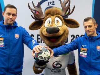 Ľubomír Ďuriš (vpravo) a tréner Peter Kukučka pred štartom majstrovstiev Európy 2022.
