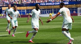 Futbalisti Francúzska oslavujú gól na MS 2026.