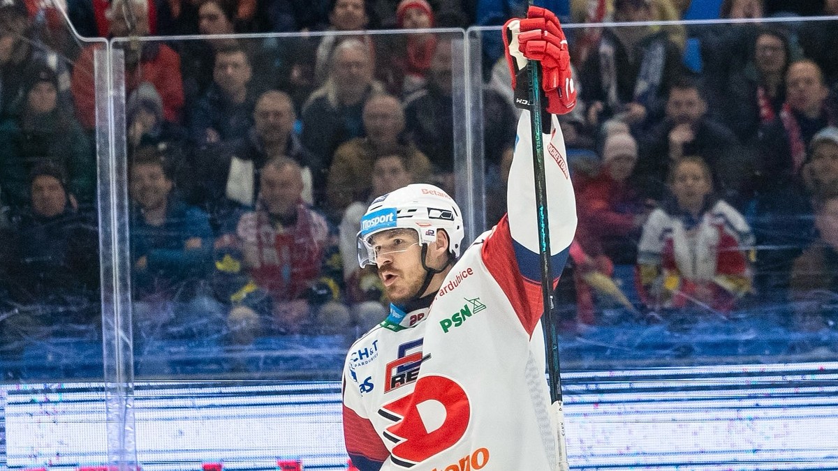 Miloš Kelemen oslavuje gól.