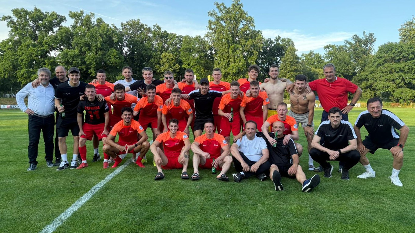 Mužstvo FC Žolík Malacky po poslednom kole III. ligy Západ 2024/2025, v ktorom zdolalo Lehotu pod Vtáčnikom 4:1.