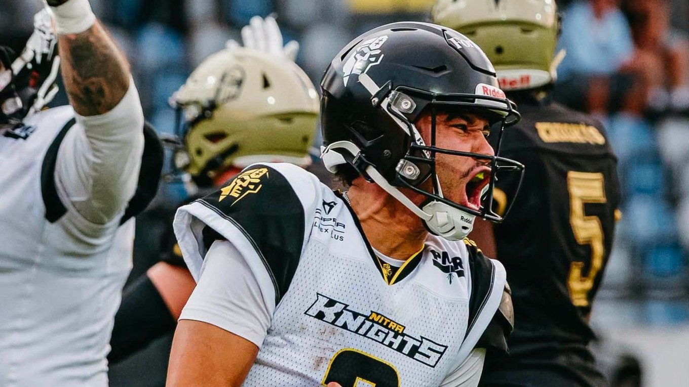 Quarterback Desmod Prusia sa teší z postupu Nitry Knights do Czech Bowlu 2026.