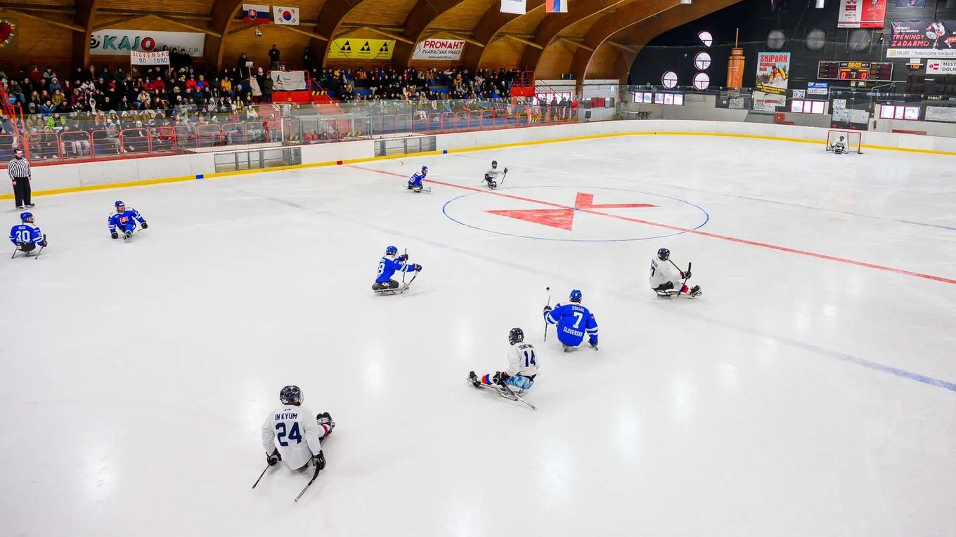 Parahokej na zimnom štadióne v Dolnom Kubíne