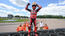 Marc Marquez oslavuje víťazstvo na Veľkej cene Nemecka.