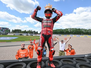Marc Marquez oslavuje víťazstvo na Veľkej cene Nemecka.