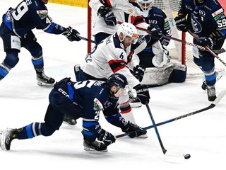 Markus Suchý (Poprad) a vpravo Wade Daniel Murphy (Slovan).