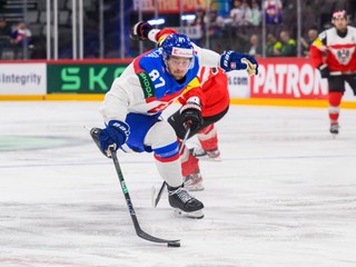 Pavol Regenda v zápase Slovensko - Rakúsko v skupine A na MS v hokeji 2025.