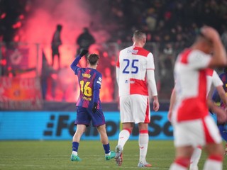 Momentka zo zápasu Slavia - Barcelona