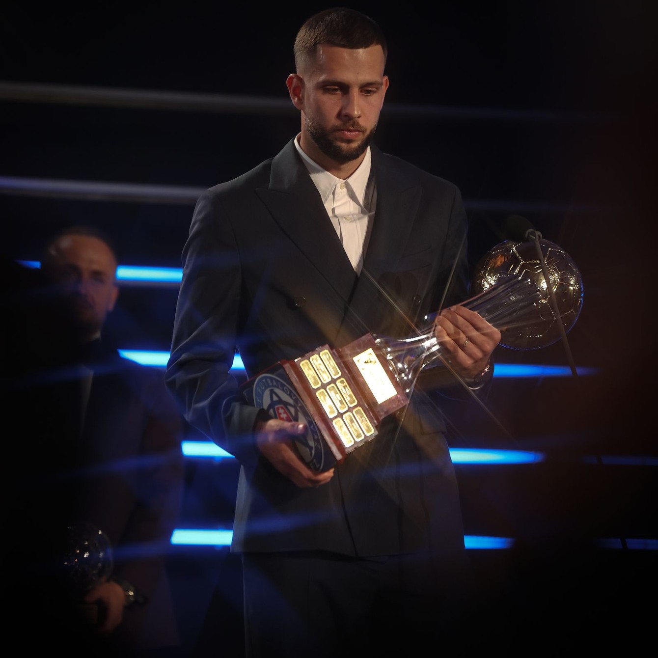 HANCKO s trofejou.JPG