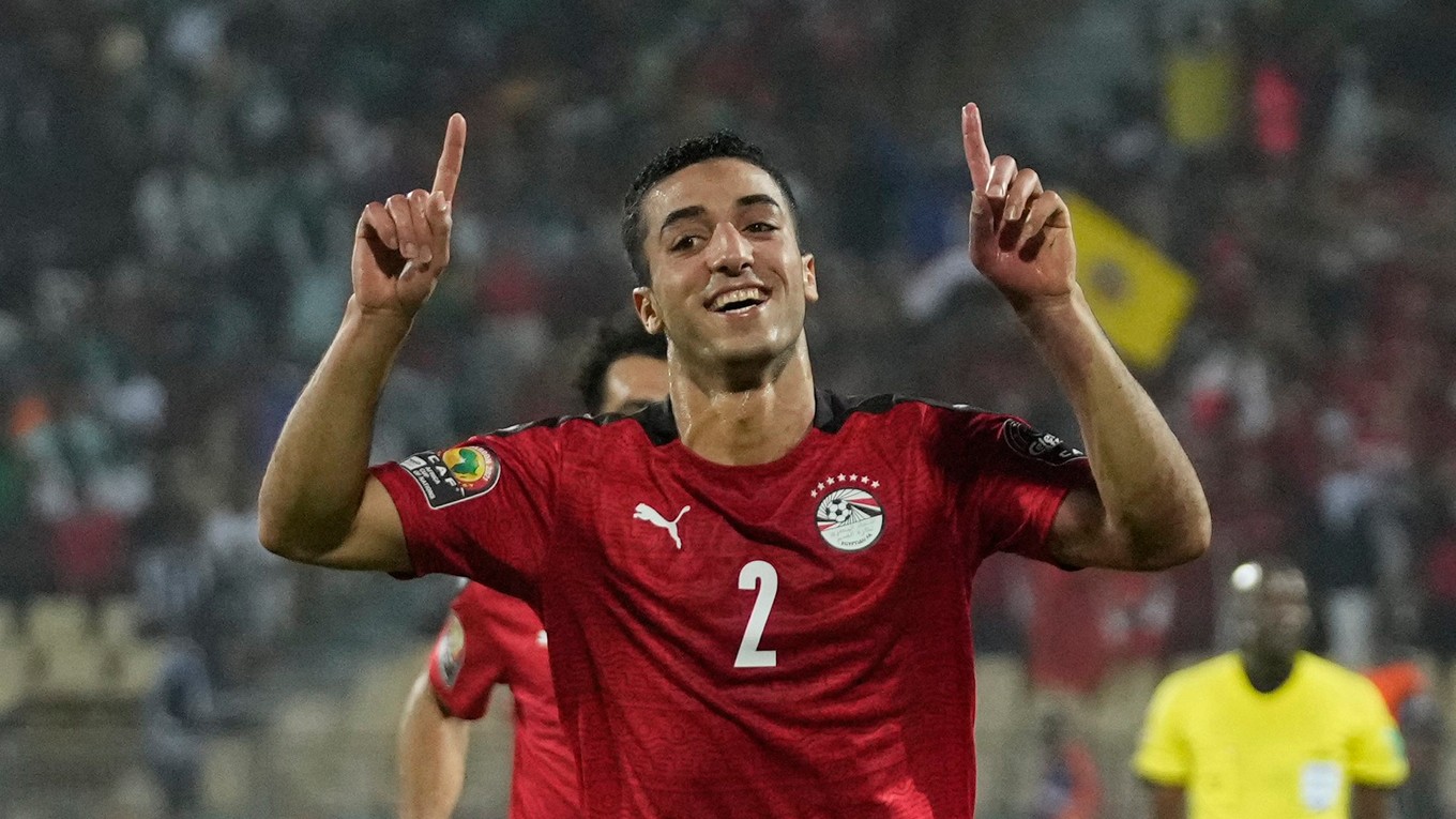 Mohamed Abdelmonem sa teší v drese Egypta po strelenom góle na turnaji Africký pohár národov 2022.