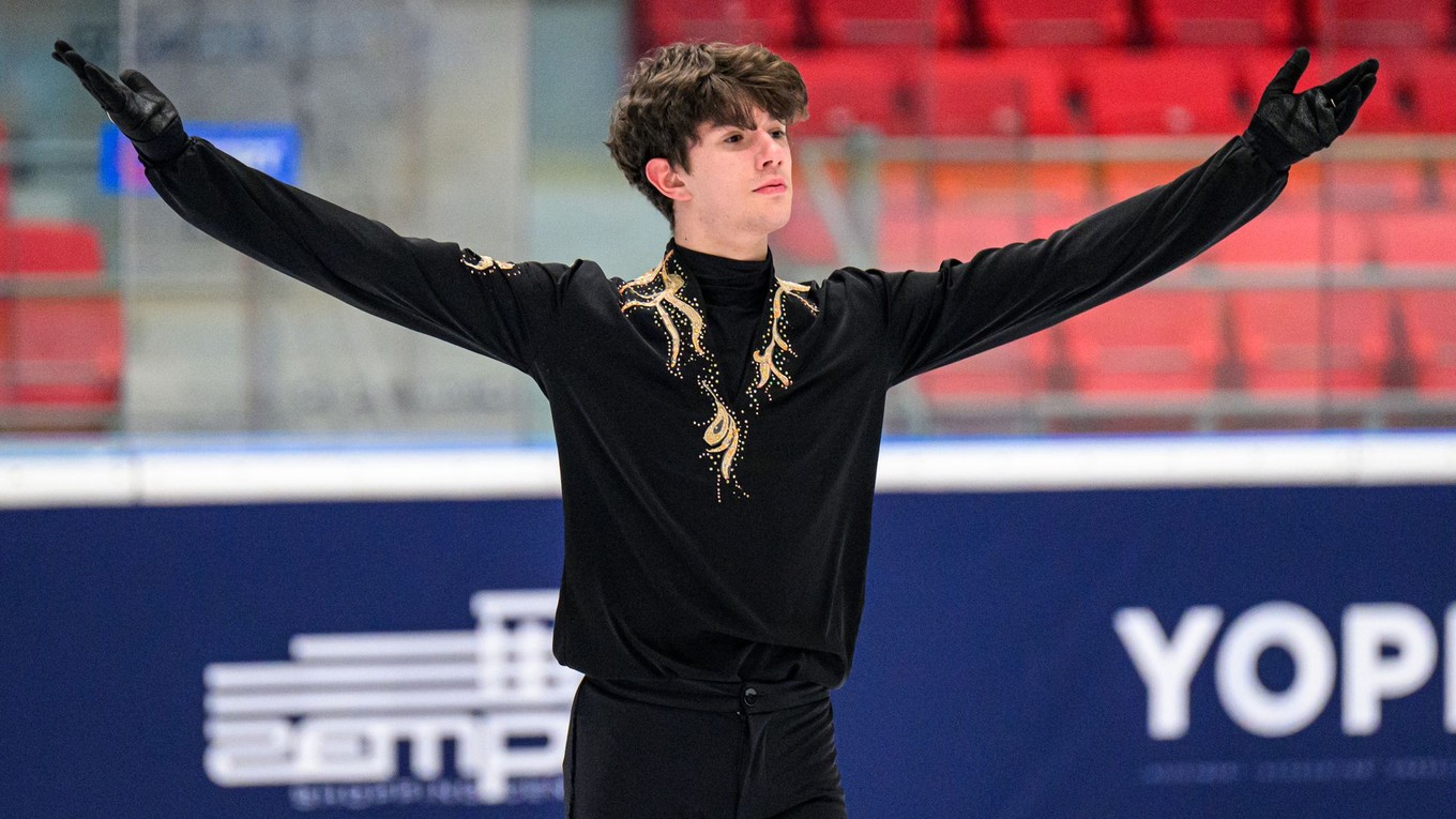 Adam Hagara počas pretekov Majstrovstiev štyroch krajín v krasokorčuľovaní.