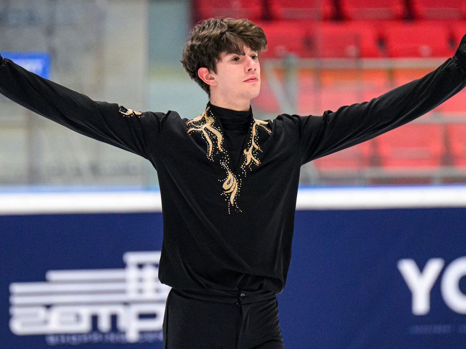 Adam Hagara počas pretekov Majstrovstiev štyroch krajín v krasokorčuľovaní.