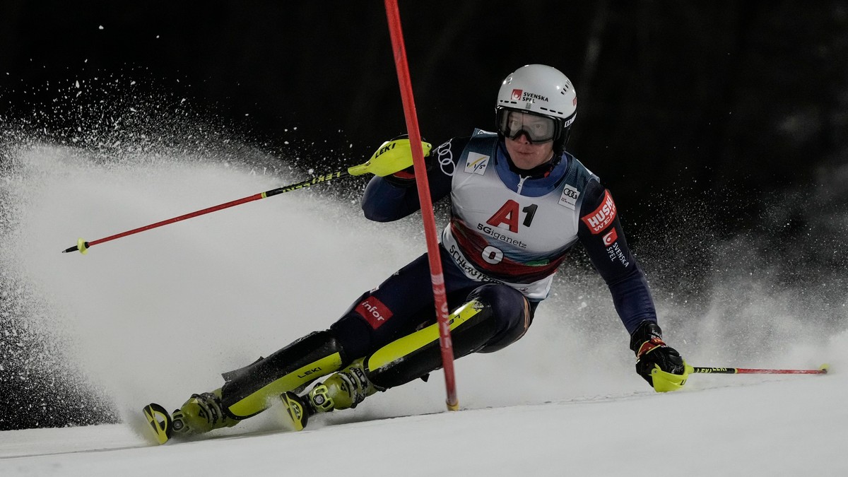 Nočný slalom svedčí Jakobsenovi, Švéd si vypracoval veľký náskok