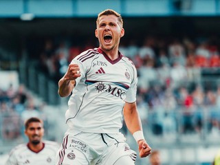 Samuel Mráz oslavuje gól.
