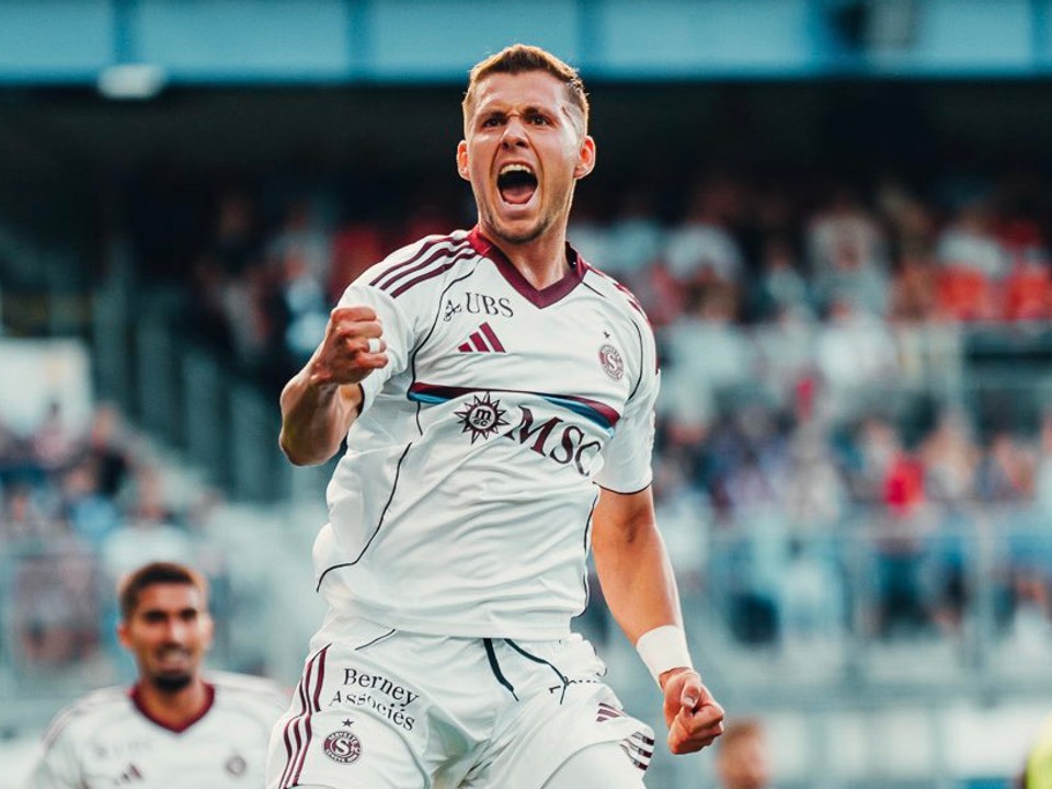 Samuel Mráz oslavuje gól.