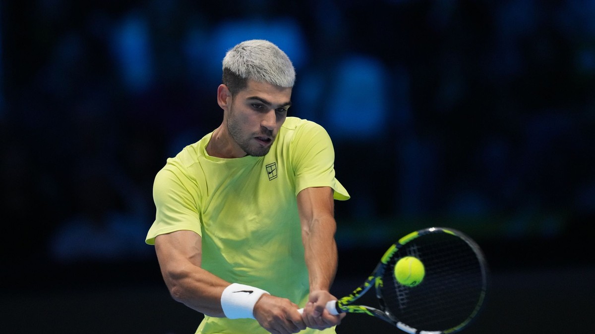 Carlos Alcaraz v zápase proti domácemu Lorenzovi Musettimu.