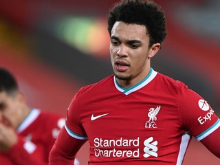 Sklamaný hráč FC Liverpool Trent Alexander-Arnold.