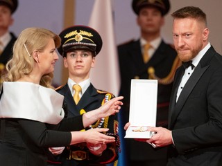 Marián Hossa si preberá vyznamenanie z rúk prezidentky SR Zuzany Čaputovej.