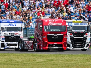 zľava Sascha Lenz na aute MAN DEU, Norbert Kiss na aute MAN HUN a Joche Hahn na aute IVECO DEU počas ME ťahačov