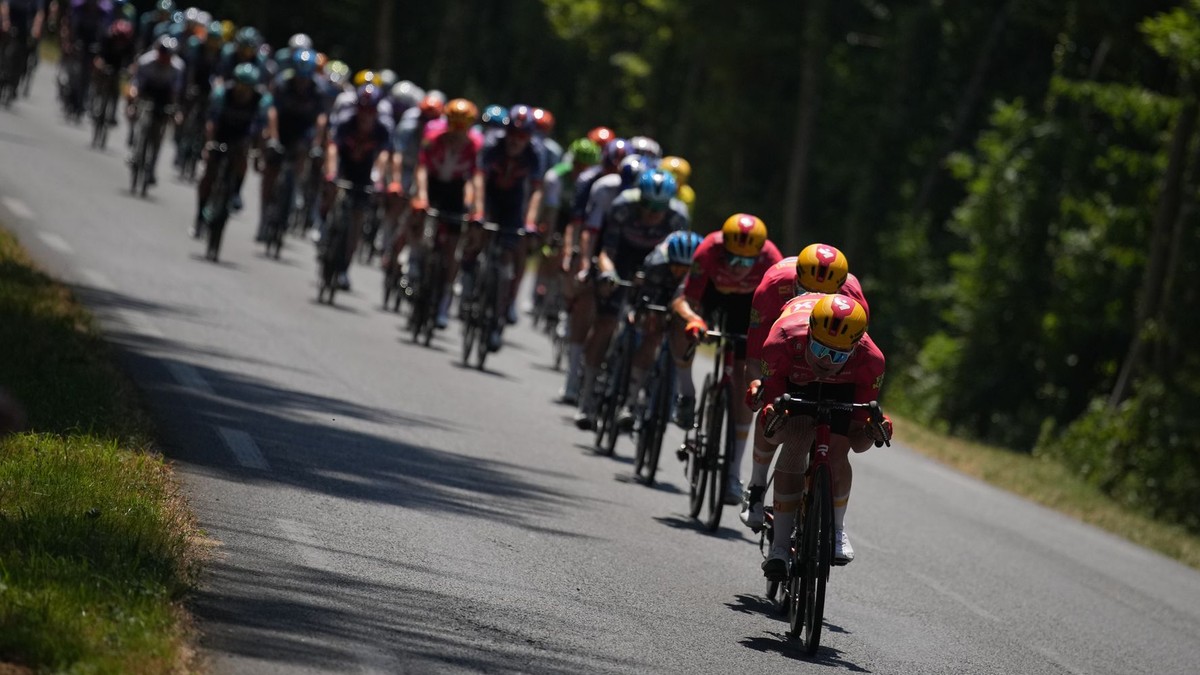 Pelotón absolvuje piatu etapu cyklistických pretekov Tour de France