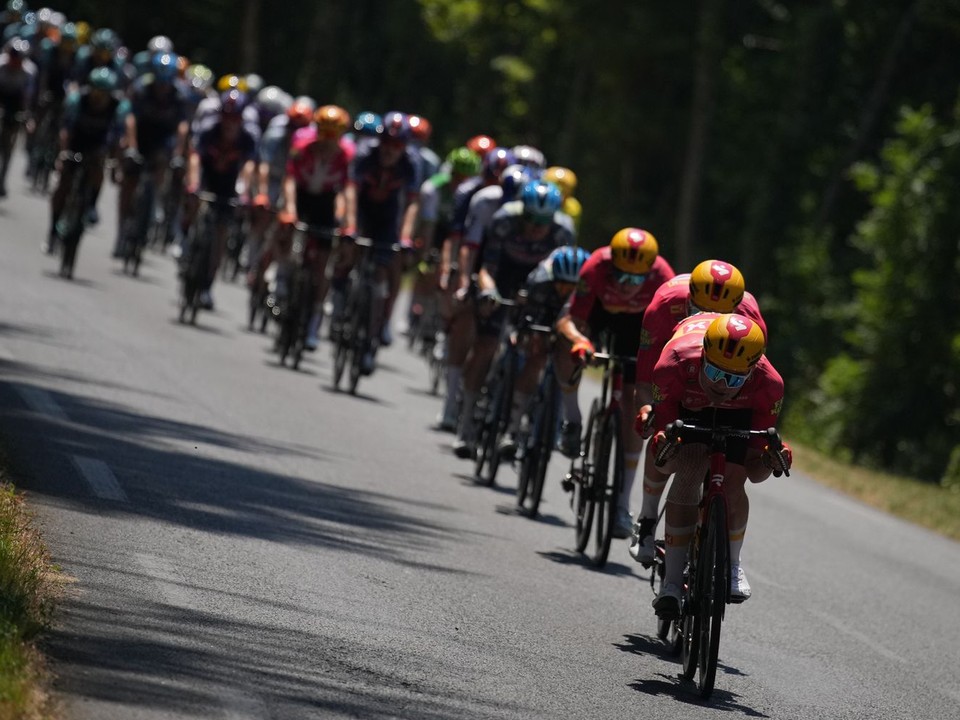 Pelotón absolvuje piatu etapu cyklistických pretekov Tour de France