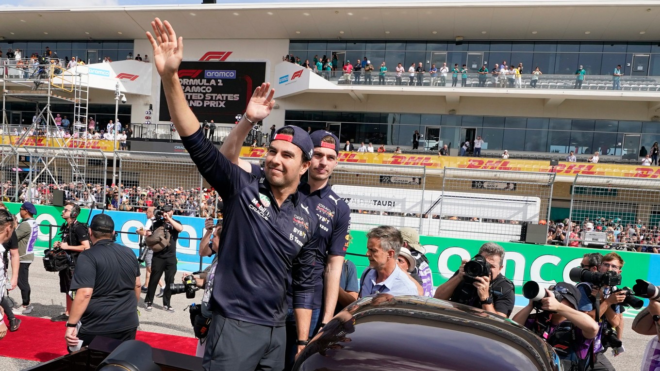 Sergio Pérez (vľavo) a Max Verstappen.