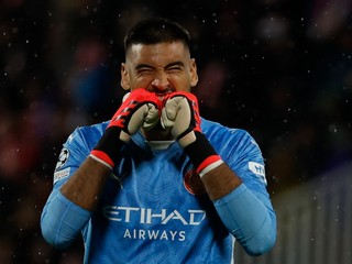 Brankár Paulo Gazzanigapočas zápasu Girona FC - Feyenoord Rotterdam v ligovej fáze Ligy majstrov.