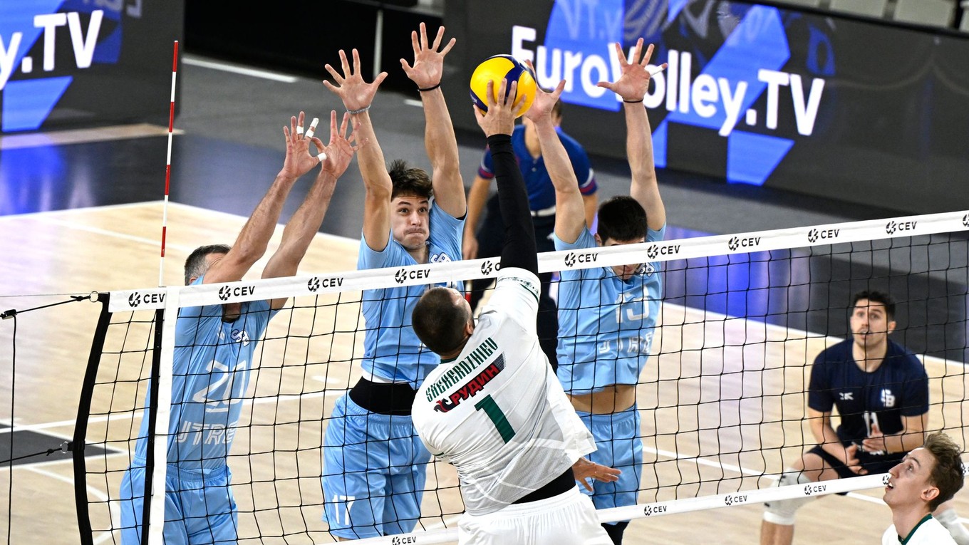 Na snímke hráči VK Slovan Bratislava a Beroe Stara Zagora v odvetnom stretnutí 1. kola Challenge Cupu.