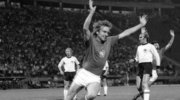 Ján Švehlík sa teší po strelenom góle vo finále ME vo futbale 1976 v Belehrade.